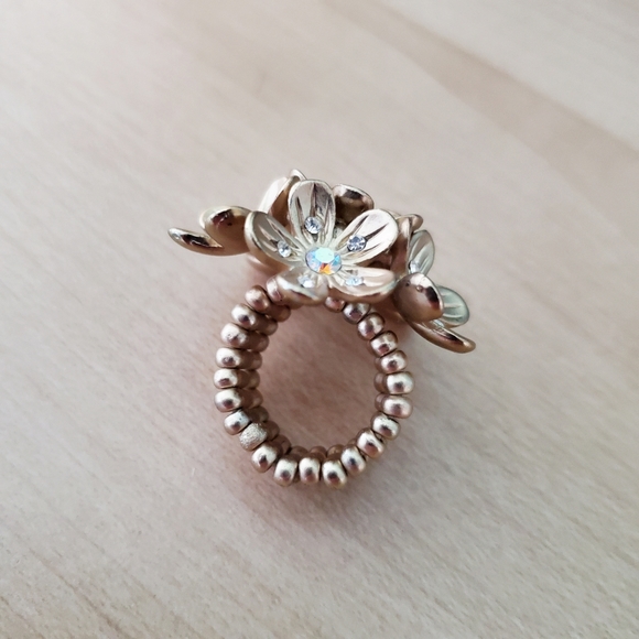 Brass crystal flower ring - Picture 2 of 2